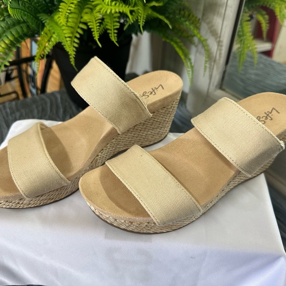 Life stride size 6.5 off white wedge - Picture 3 of 3